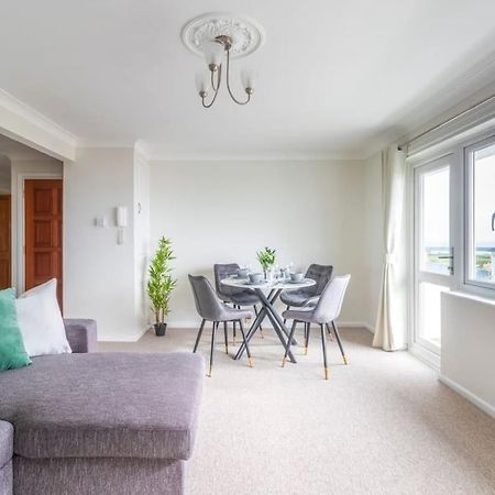 Panoramic Sea View Apartment Sleeps 4-Free Parking Bournemouth Exterior foto