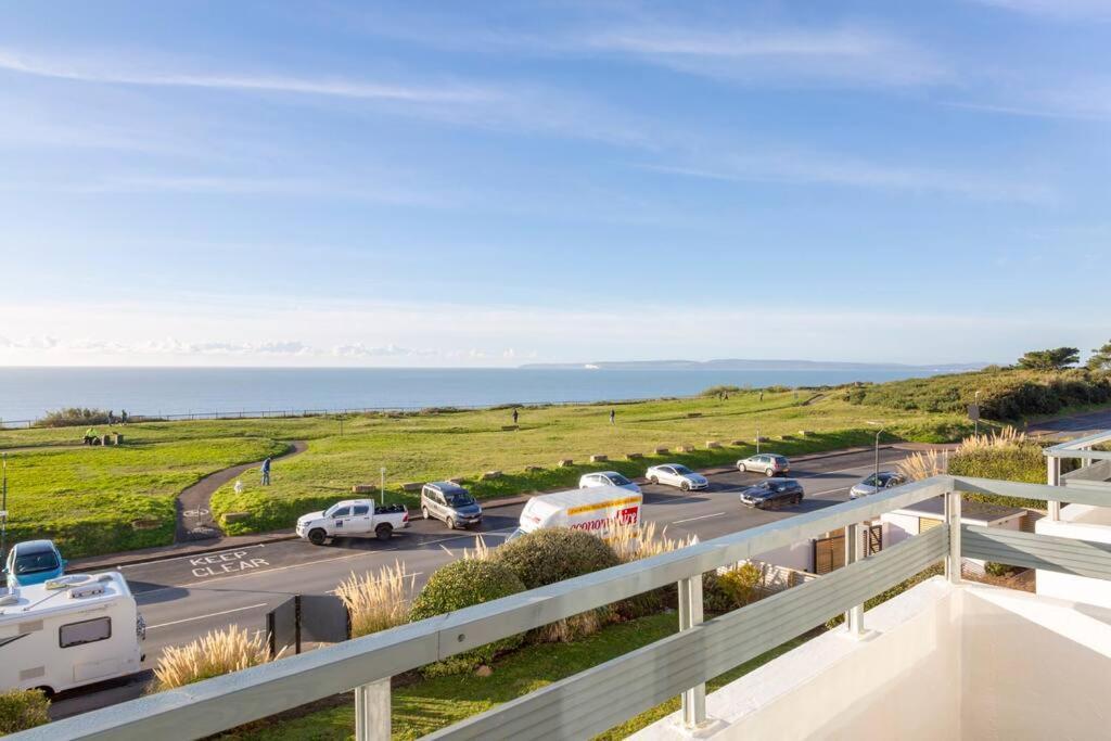 Panoramic Sea View Apartment Sleeps 4-Free Parking Bournemouth Exterior foto