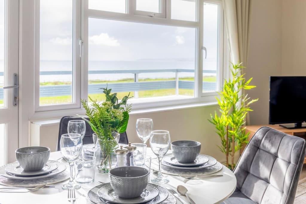 Panoramic Sea View Apartment Sleeps 4-Free Parking Bournemouth Exterior foto