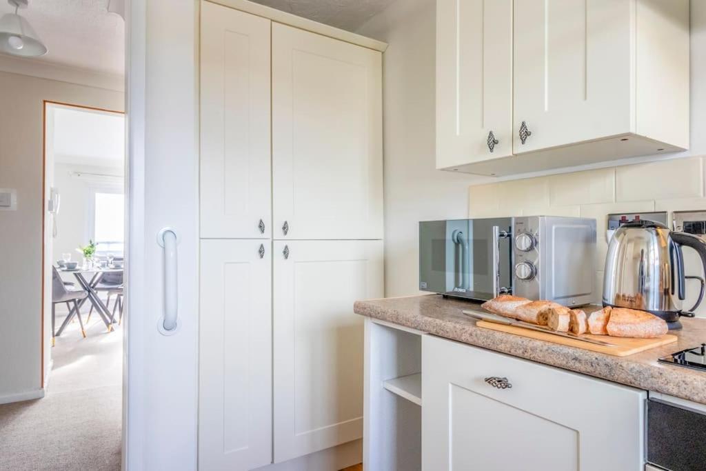 Panoramic Sea View Apartment Sleeps 4-Free Parking Bournemouth Exterior foto