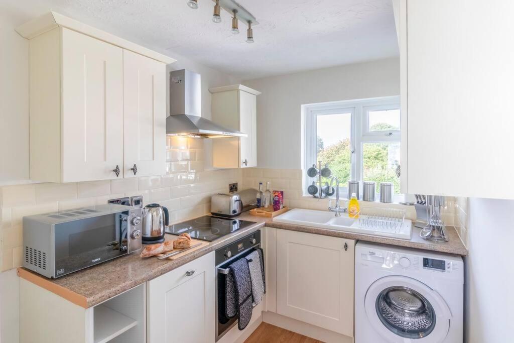 Panoramic Sea View Apartment Sleeps 4-Free Parking Bournemouth Exterior foto