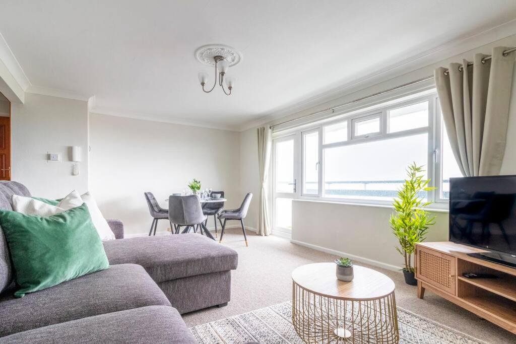 Panoramic Sea View Apartment Sleeps 4-Free Parking Bournemouth Exterior foto